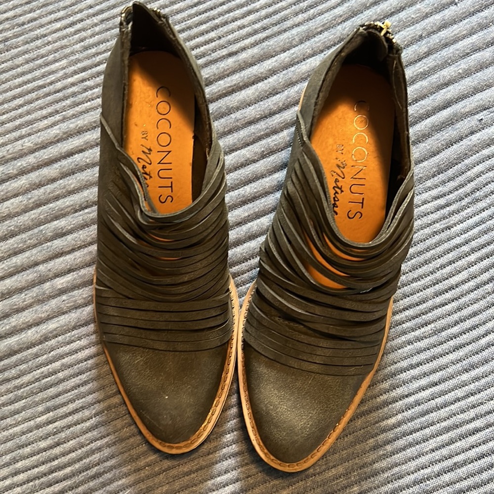 Coconuts by Matisse - Gray Booties - 5.5 - Picture 2 of 8